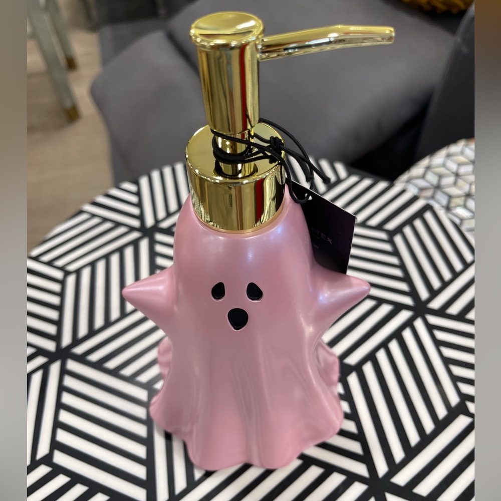 Pink Halloween Ghost 👻🩷 Soap Lotion Dispenser w/Gold Hardware Kassatex NWT